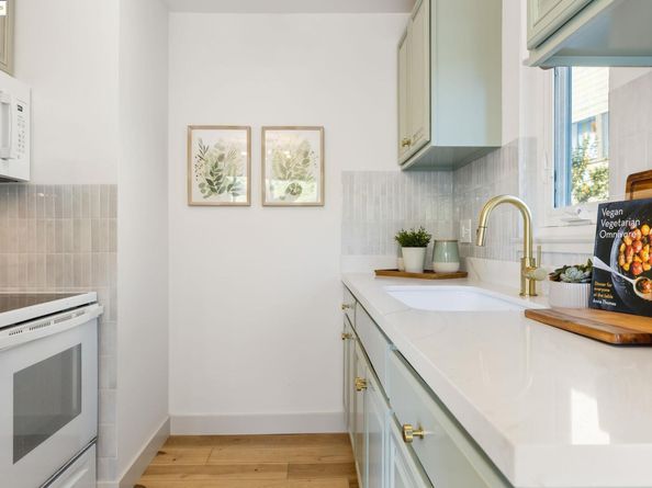 3877 Howe St 206, Oakland CA 94611