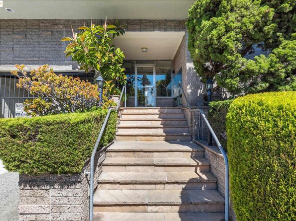 3877 Howe St 206, Oakland CA 94611