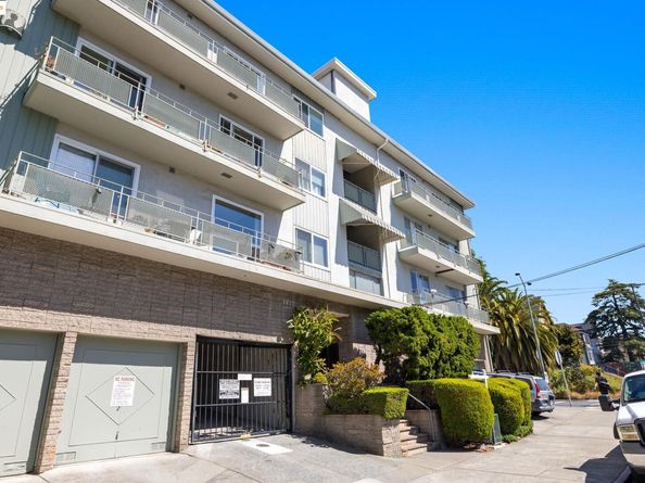 3877 Howe St 206, Oakland CA 94611