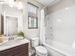 2707 Hollingbury Cmn, Livermore CA 94550