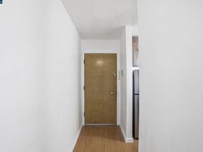 250 Whitmore St 106, Oakland CA 94611