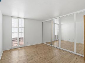 250 Whitmore St 106, Oakland CA 94611