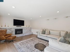 978 Kenston Dr, Clayton CA 94517
