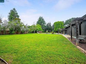 1016 Pine Hollow Ct, Clayton CA 94517
