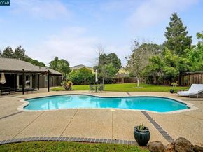 1016 Pine Hollow Ct, Clayton CA 94517