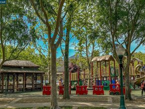 1016 Pine Hollow Ct, Clayton CA 94517
