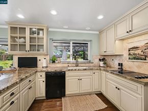 1016 Pine Hollow Ct, Clayton CA 94517