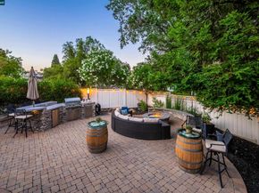 70 Ridgecrest Ct, Lafayette CA 94549
