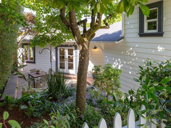5283 Harbord Dr, Oakland CA 94618