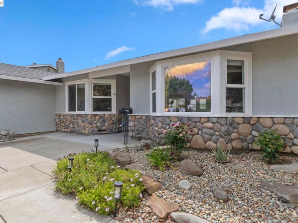 1135 Killarney St, Livermore CA 94550
