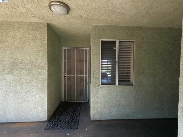 1566 Pine Ave 103A, Long Beach CA 90813