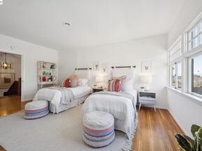 1122 Bay Street, Alameda CA 94501