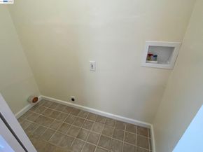 820 Island Dr, Alameda CA 94502