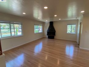 820 Island Dr, Alameda CA 94502