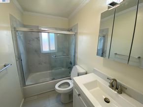 820 Island Dr, Alameda CA 94502