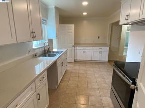 820 Island Dr, Alameda CA 94502