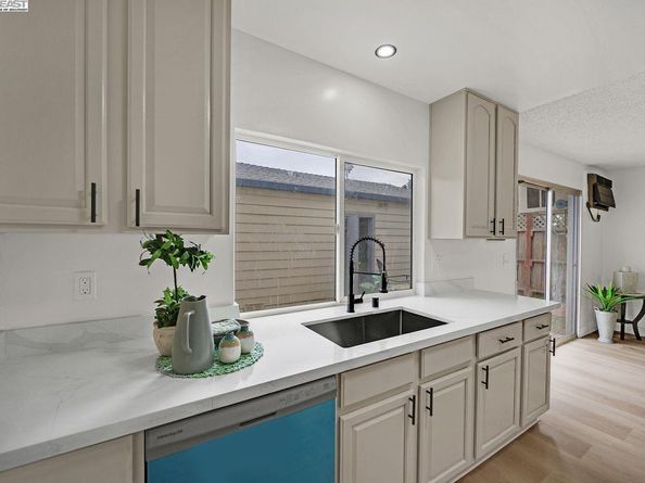 4201 Saturn Way, Union City CA 94587