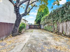 1418 102Nd Ave, Oakland CA 94603