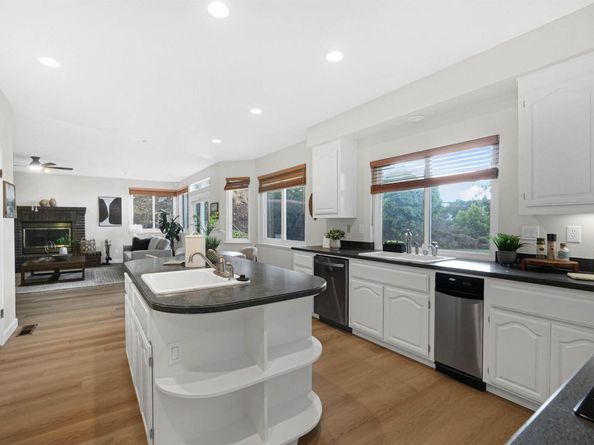 28475 Fox Hollow Dr, Hayward CA 94542