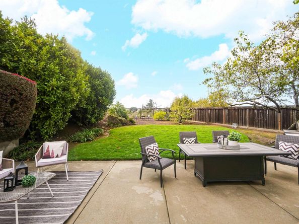28475 Fox Hollow Dr, Hayward CA 94542