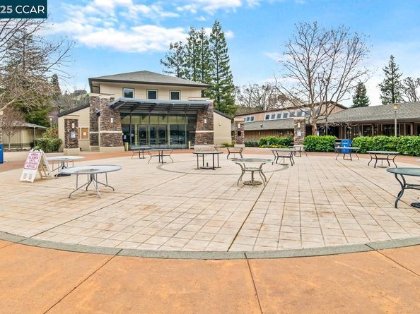 1400 Ptarmigan Dr 2, Walnut Creek CA 94595