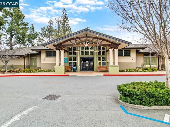 1400 Ptarmigan Dr 2, Walnut Creek CA 94595