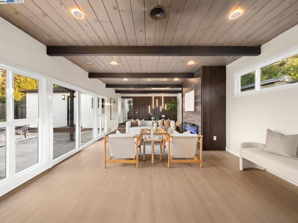 1607 Ward St, Hayward CA 94541