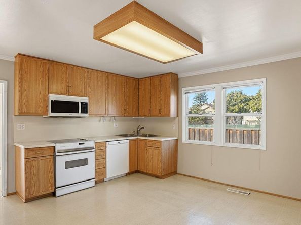 22825 Watkins St, Hayward CA 94541