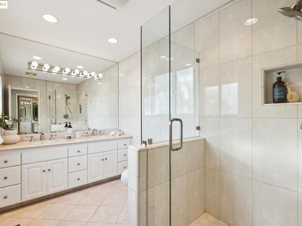 10492 Royal Oak Rd, Oakland CA 94605