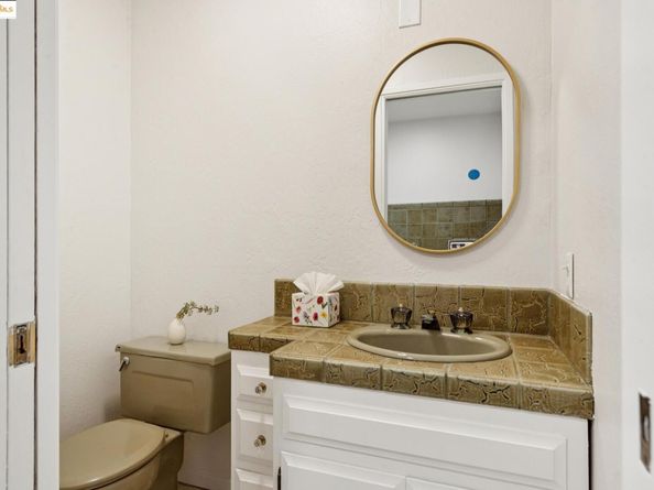 10492 Royal Oak Rd, Oakland CA 94605