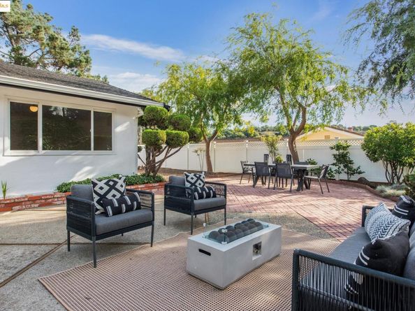 10492 Royal Oak Rd, Oakland CA 94605