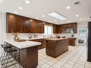 10492 Royal Oak Rd, Oakland CA 94605