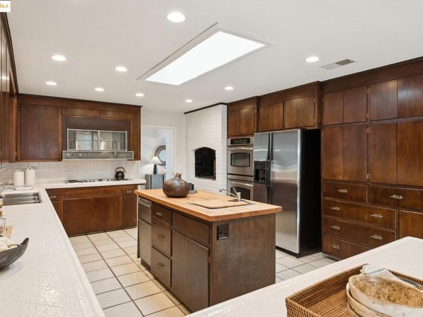 10492 Royal Oak Rd, Oakland CA 94605