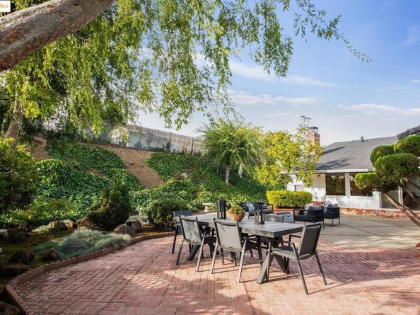 10492 Royal Oak Rd, Oakland CA 94605