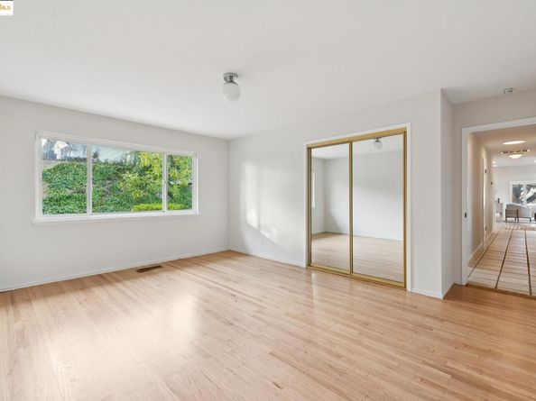 10492 Royal Oak Rd, Oakland CA 94605