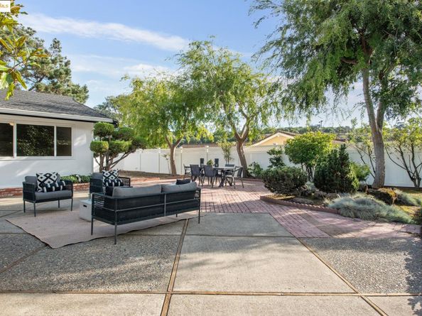 10492 Royal Oak Rd, Oakland CA 94605