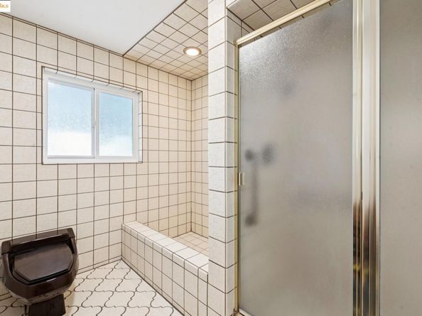 10492 Royal Oak Rd, Oakland CA 94605