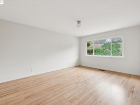 10492 Royal Oak Rd, Oakland CA 94605