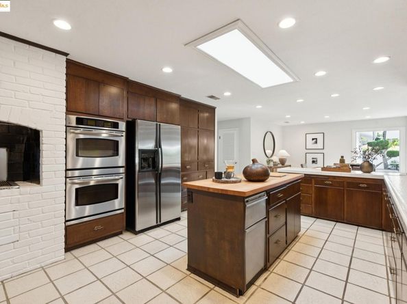 10492 Royal Oak Rd, Oakland CA 94605