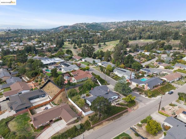 10492 Royal Oak Rd, Oakland CA 94605