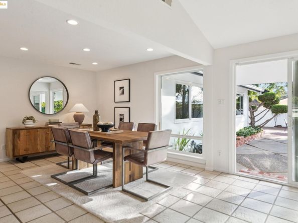 10492 Royal Oak Rd, Oakland CA 94605