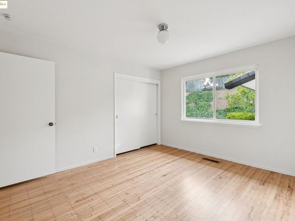 10492 Royal Oak Rd, Oakland CA 94605