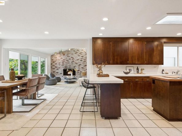 10492 Royal Oak Rd, Oakland CA 94605