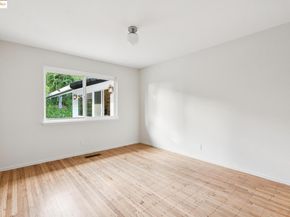 10492 Royal Oak Rd, Oakland CA 94605