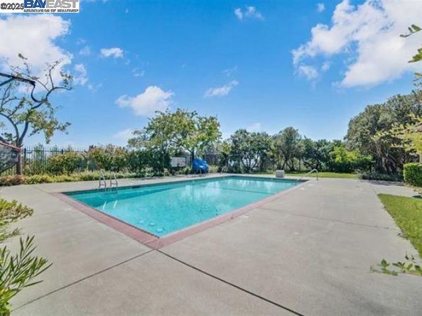 34 Chimney Rock, Oakland CA 94605
