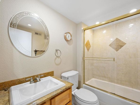 34 Chimney Rock, Oakland CA 94605