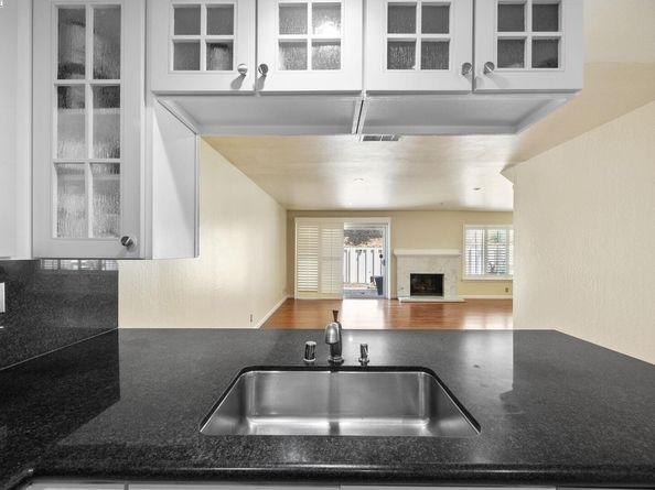 34 Chimney Rock, Oakland CA 94605