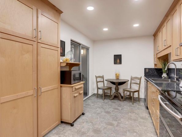 323 Monte Vista Ave 107, Oakland CA 94611