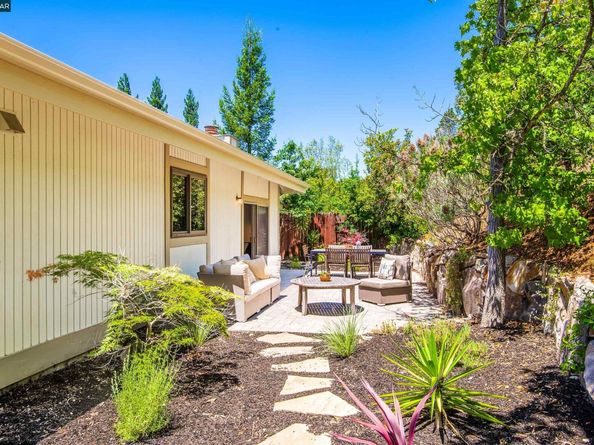 220 Devonshire Ct, Pleasant Hill CA 94523