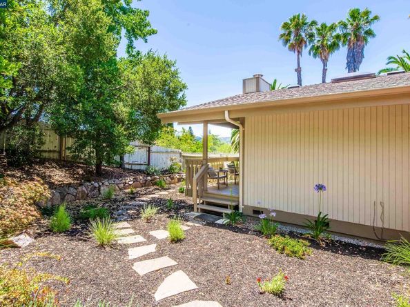 220 Devonshire Ct, Pleasant Hill CA 94523